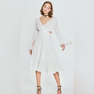 🍒NWT MODA WHITE AND BLACK POLKA DOT WRAP DRESS SIZE MEDIUM🍒